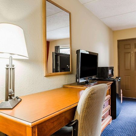 Rodeway Inn Charlotte Downtown Buitenkant foto