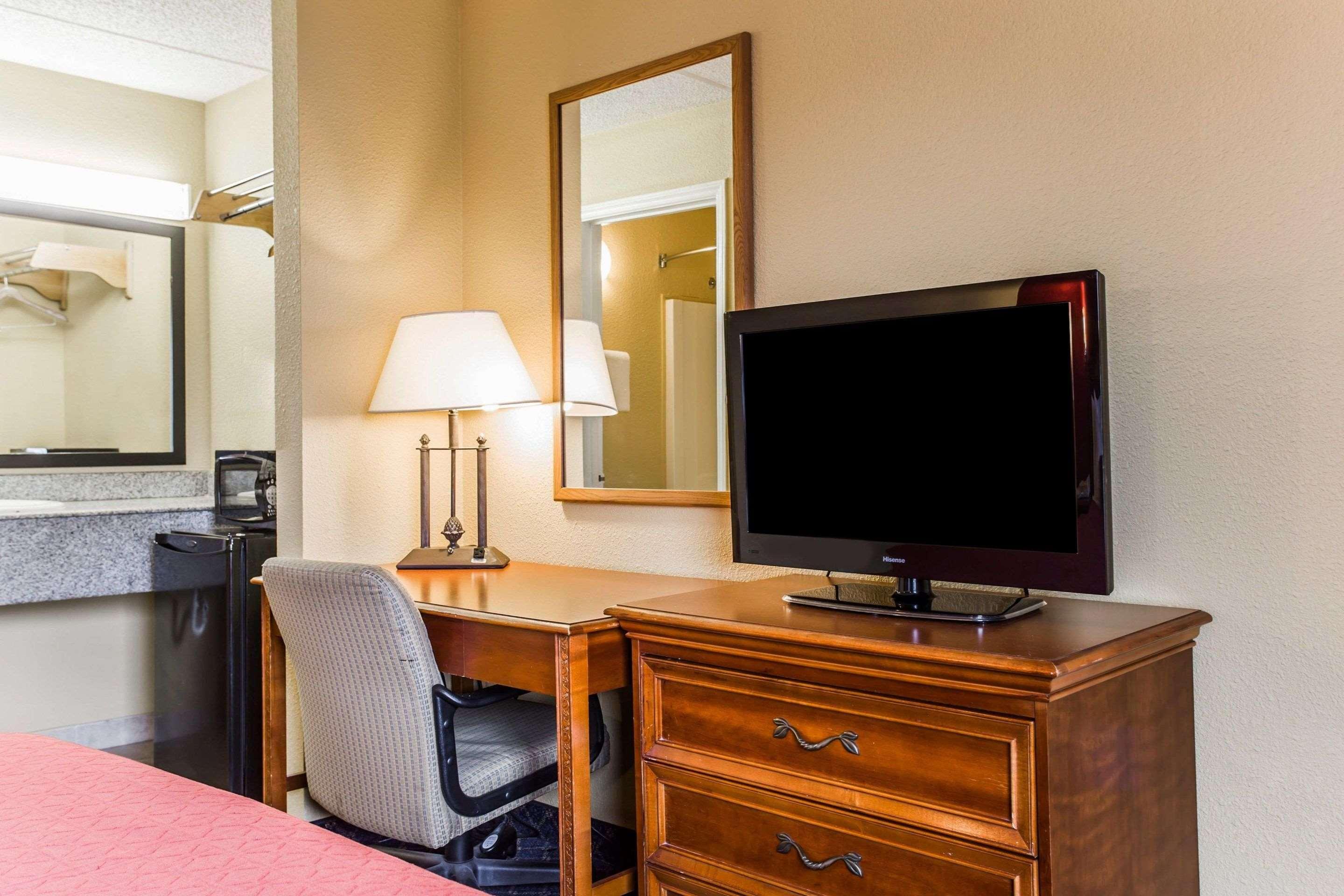 Rodeway Inn Charlotte Downtown Buitenkant foto