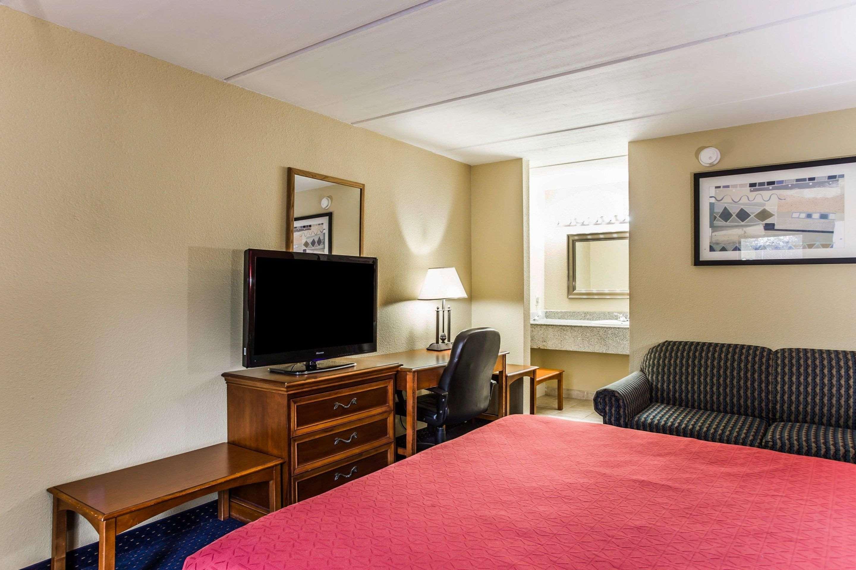 Rodeway Inn Charlotte Downtown Buitenkant foto
