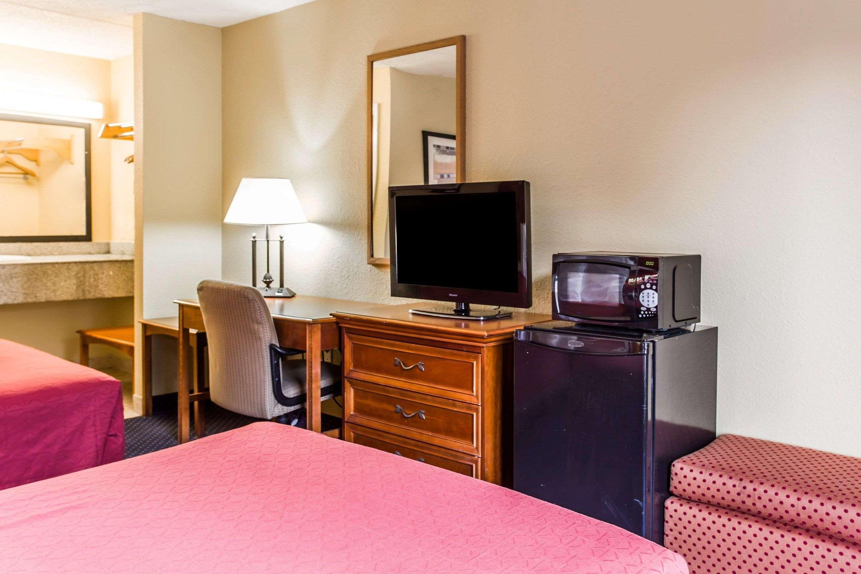Rodeway Inn Charlotte Downtown Buitenkant foto