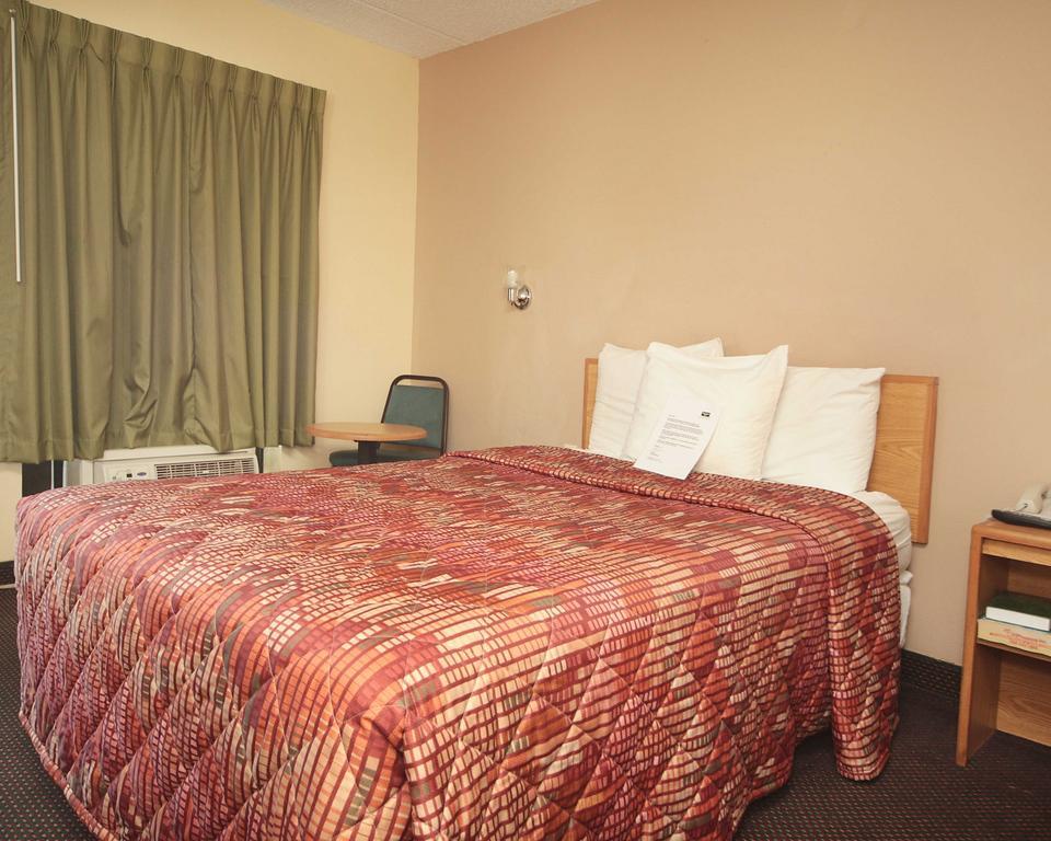 Rodeway Inn Charlotte Downtown Buitenkant foto