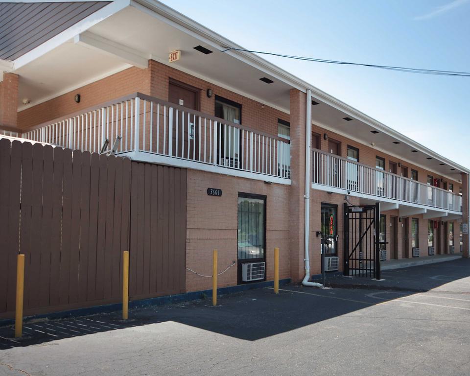 Rodeway Inn Charlotte Downtown Buitenkant foto